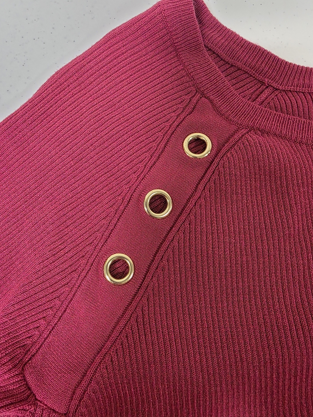 NEW YORK & COMPANY Ribbed Sweater w/ Gold Shoulder Grommets Raspberry MEDIUM - Picture 6 of 10